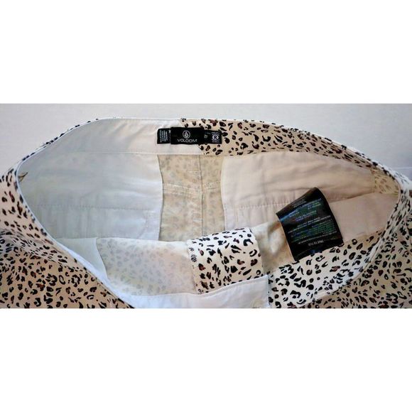 Volcom B0932205 Women’s Sz 27 Beige Leopard Print Frochickie Chino Shorts - Picture 4 of 9